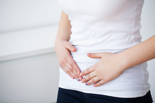 kbmd_young_woman_suffering_from_hemorrhoid.