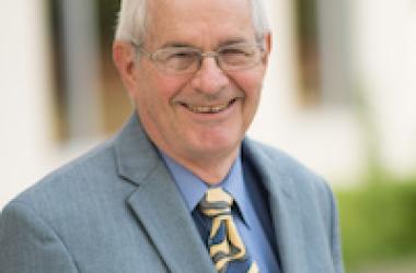  ALLAN R