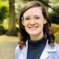 Alexis Halling's headshot