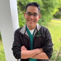 Oliver Reyes's headshot