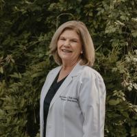 Lisa Carr's headshot